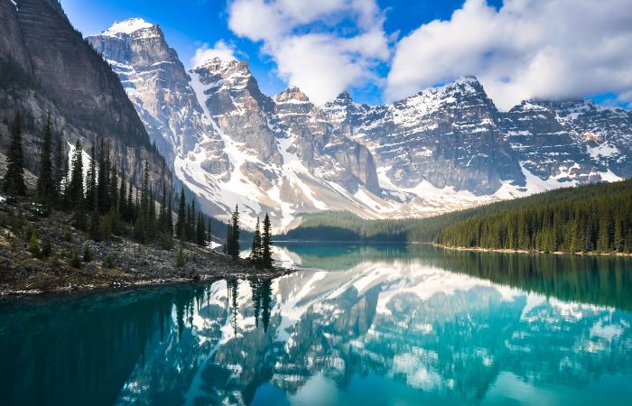 top-23-things-canada-is-known-for-famous-for-lyfepyle